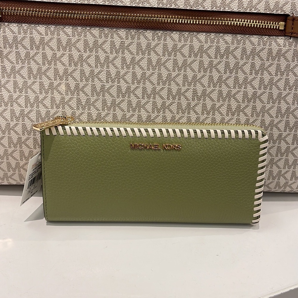 Michael Kors Jet Set Travel Large Pebble Leather Quarter-Zip Wallet
NWT